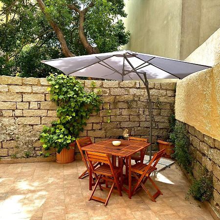 Spacious 3-Bedroom Apartment With Courtyard In Tempio Pausania - Perfect For Families Eksteriør bilde