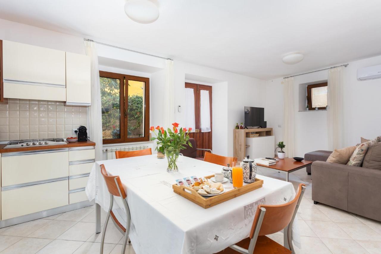 Spacious 3-Bedroom Apartment With Courtyard In Tempio Pausania - Perfect For Families Eksteriør bilde