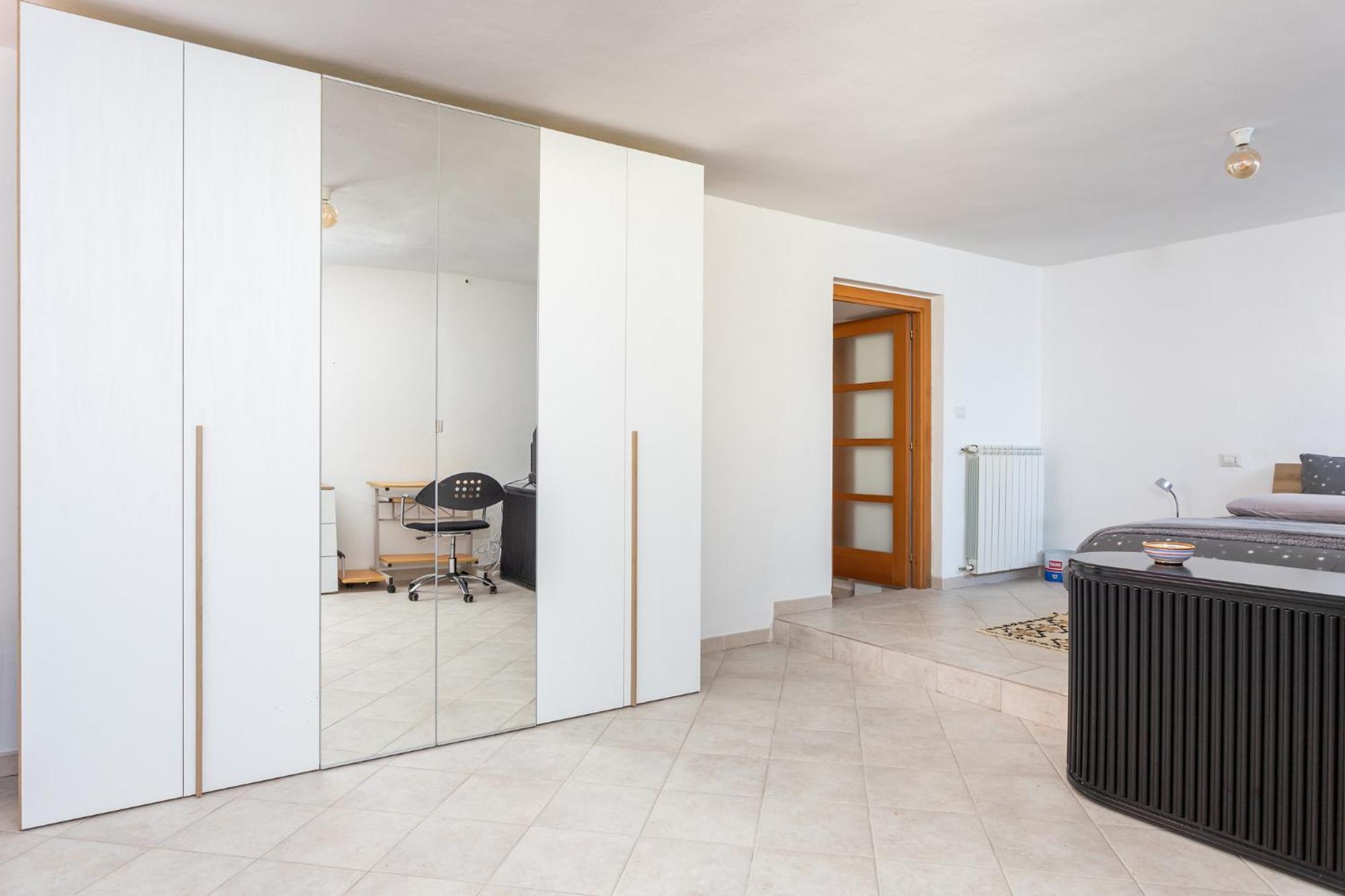 Spacious 3-Bedroom Apartment With Courtyard In Tempio Pausania - Perfect For Families Eksteriør bilde