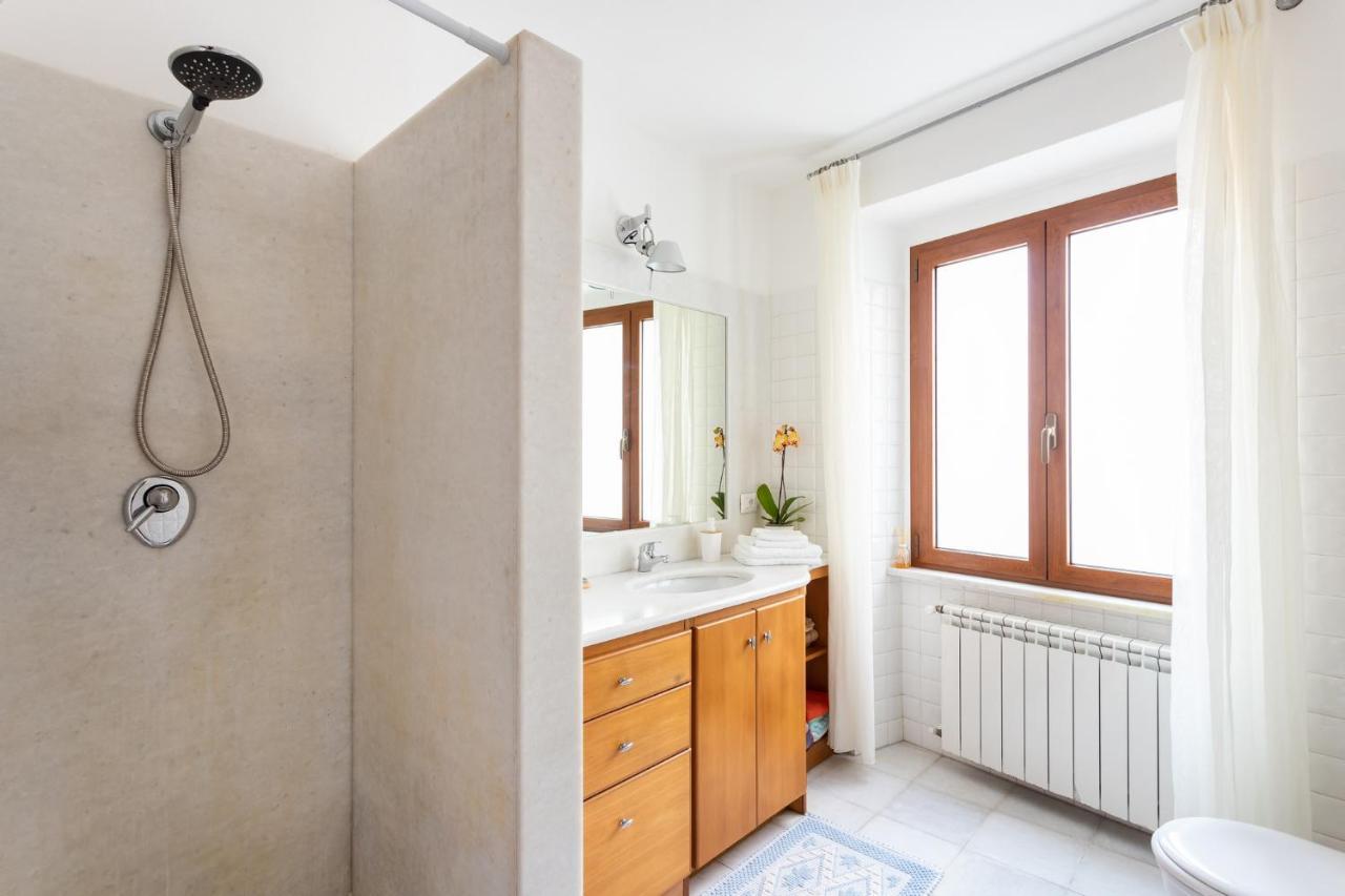 Spacious 3-Bedroom Apartment With Courtyard In Tempio Pausania - Perfect For Families Eksteriør bilde