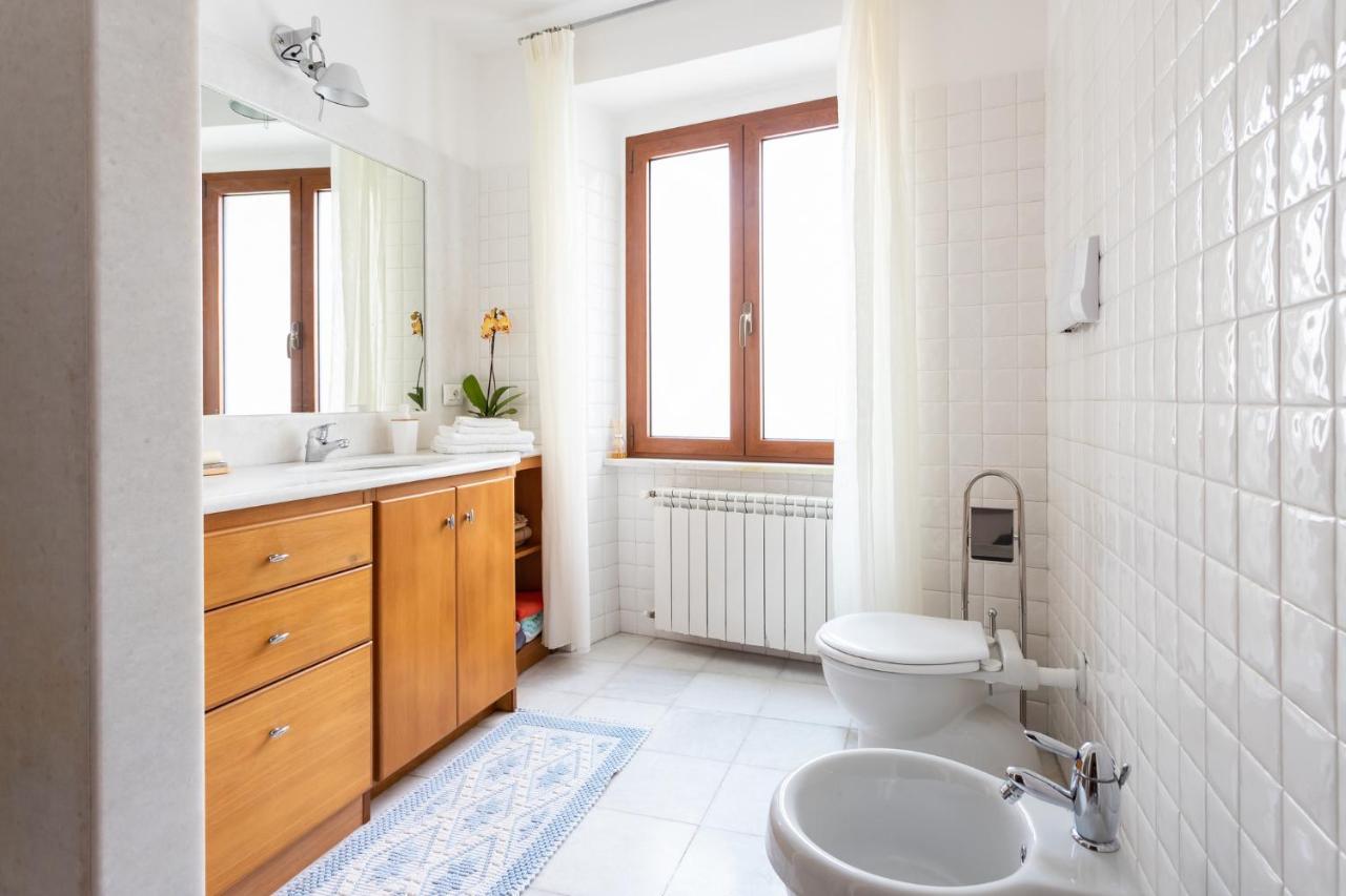 Spacious 3-Bedroom Apartment With Courtyard In Tempio Pausania - Perfect For Families Eksteriør bilde