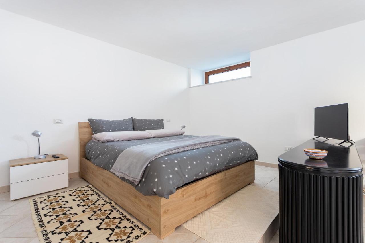 Spacious 3-Bedroom Apartment With Courtyard In Tempio Pausania - Perfect For Families Eksteriør bilde