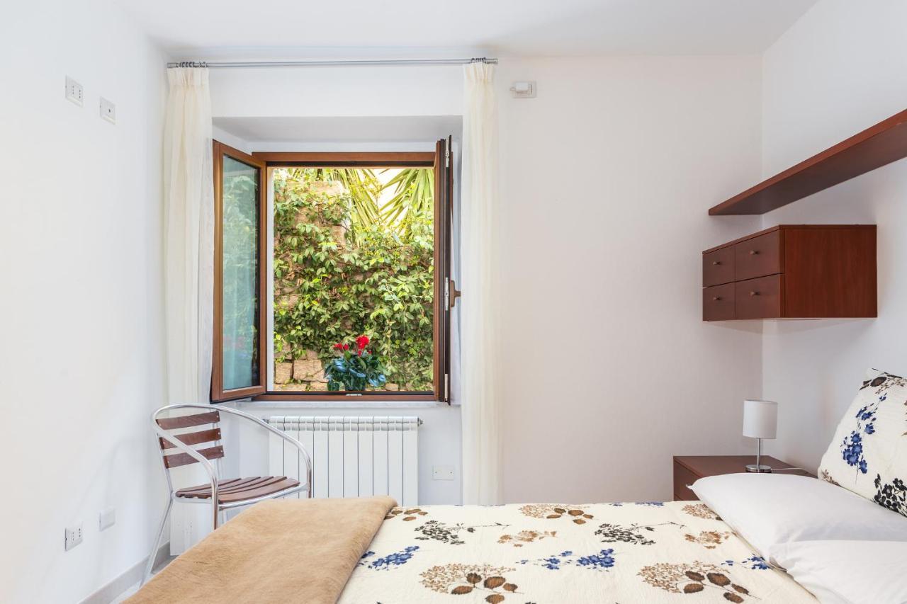 Spacious 3-Bedroom Apartment With Courtyard In Tempio Pausania - Perfect For Families Eksteriør bilde