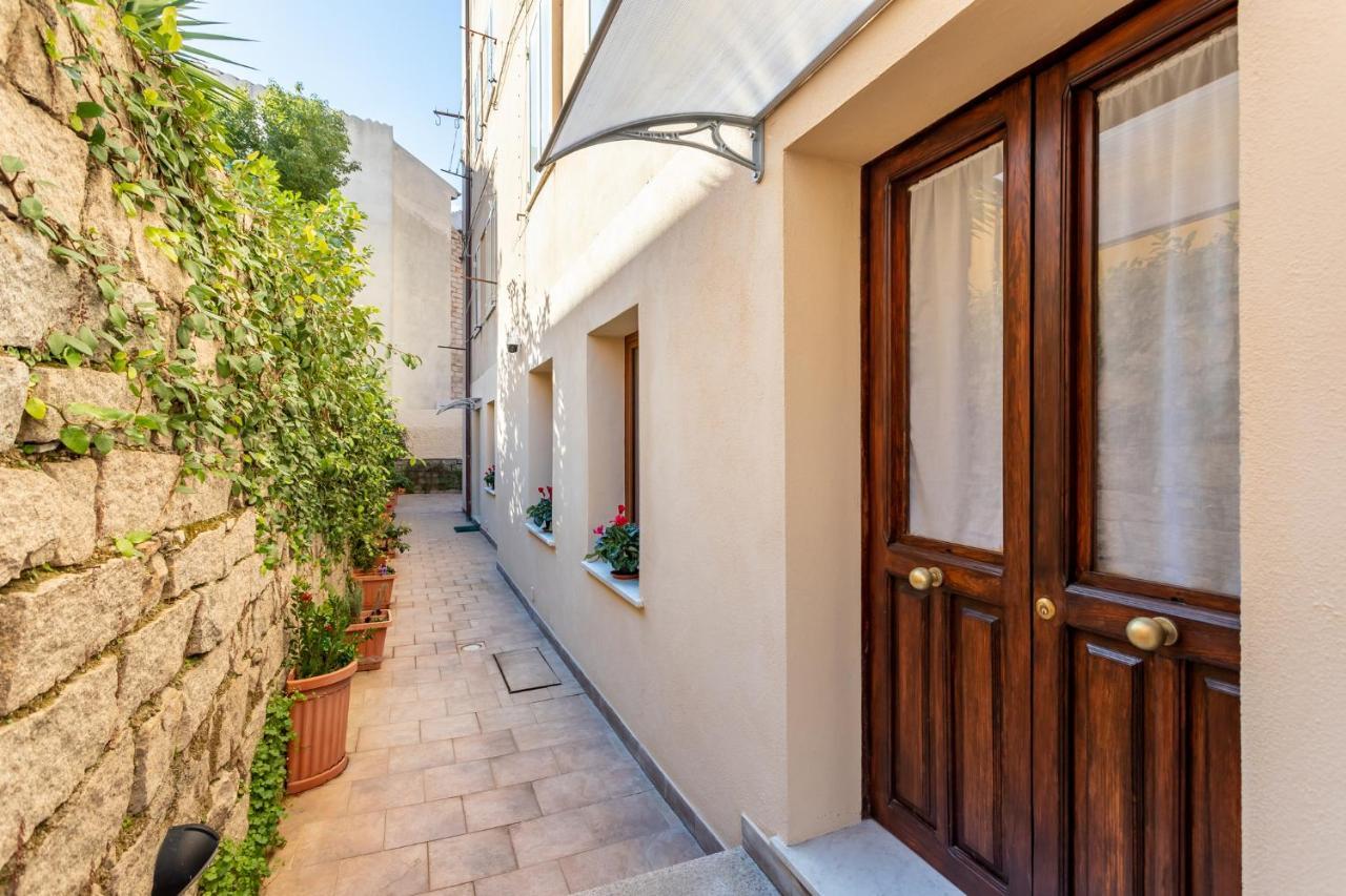 Spacious 3-Bedroom Apartment With Courtyard In Tempio Pausania - Perfect For Families Eksteriør bilde