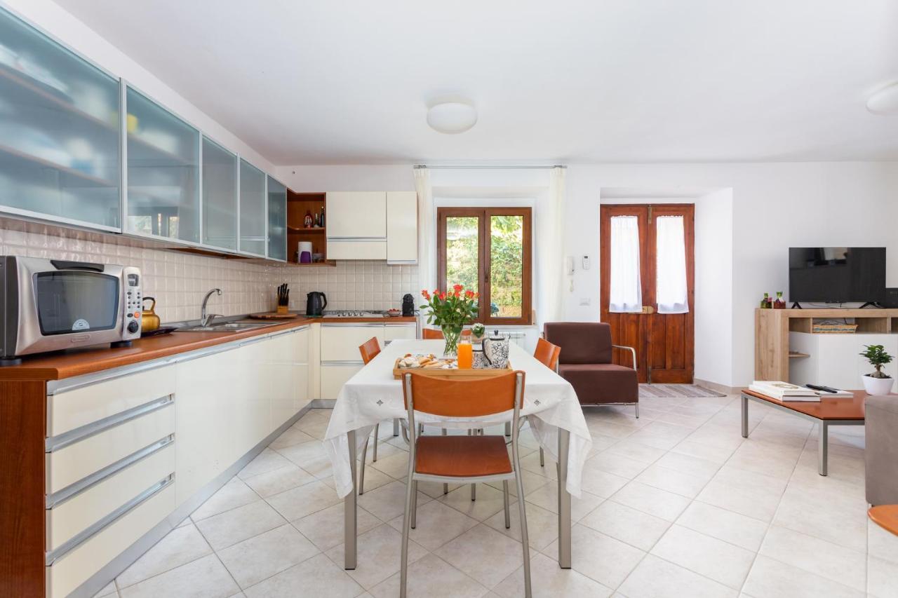 Spacious 3-Bedroom Apartment With Courtyard In Tempio Pausania - Perfect For Families Eksteriør bilde